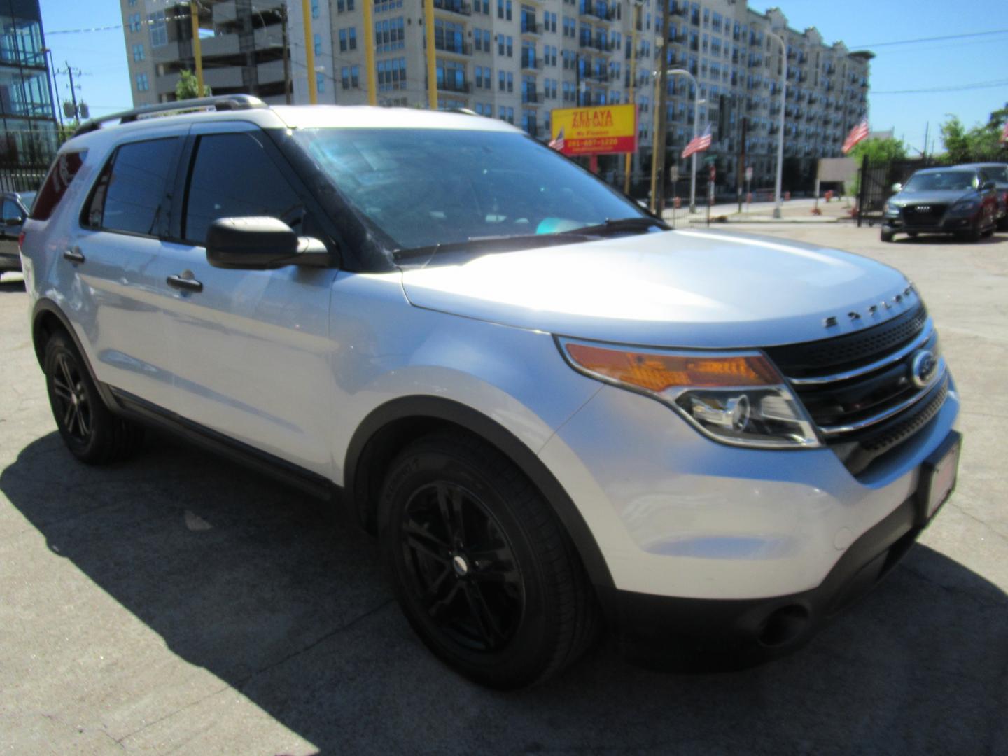 2015 Silver /Gray Ford Explorer XLT (1FM5K7B8XFG) with an 3.5L V6 F DOHC 24V engine, Automatic transmission, located at 1511 North Shepherd Dr., Houston, TX, 77008, (281) 657-1221, 29.798361, -95.412560 - 2015 FORD EXPLORER VIN: 1FM5K7B8XFGB17981 1 F M 5 K 7 B 8 X F G B 1 7 9 8 1 4 DOOR WAGON/SPORT UTILITY 3.5L V6 F DOHC 24V GASOLINE FRONT WHEEL DRIVE - Photo#30